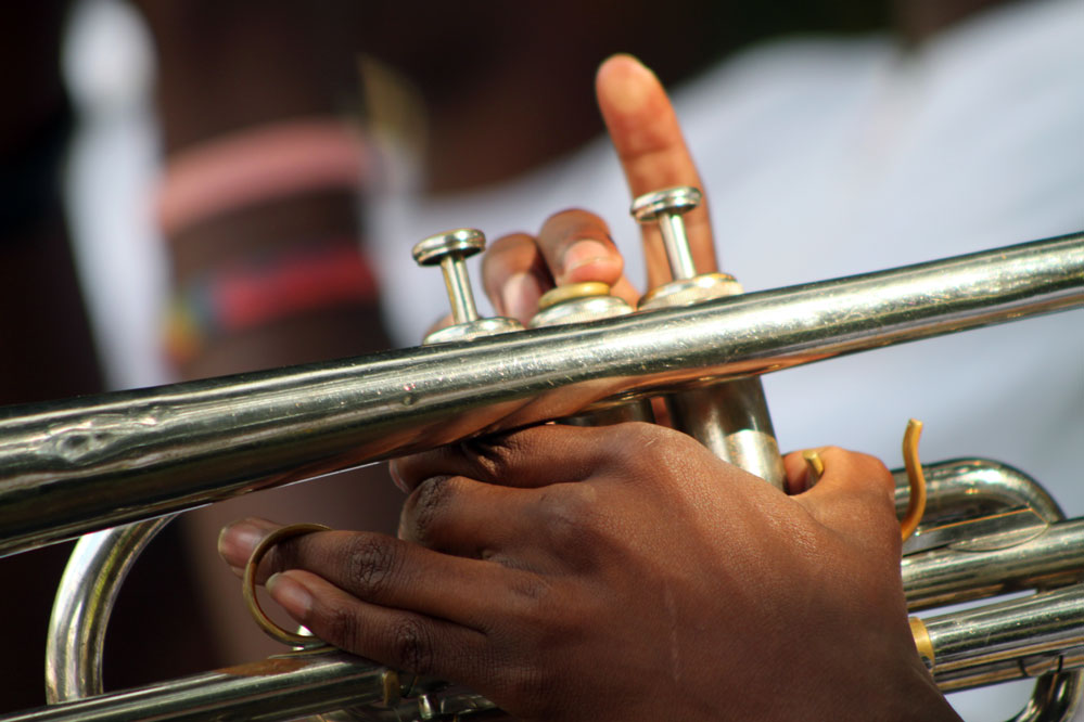 trumpet-hands